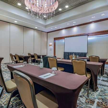 Embassy Suites Houston - Downtown Екстериор снимка