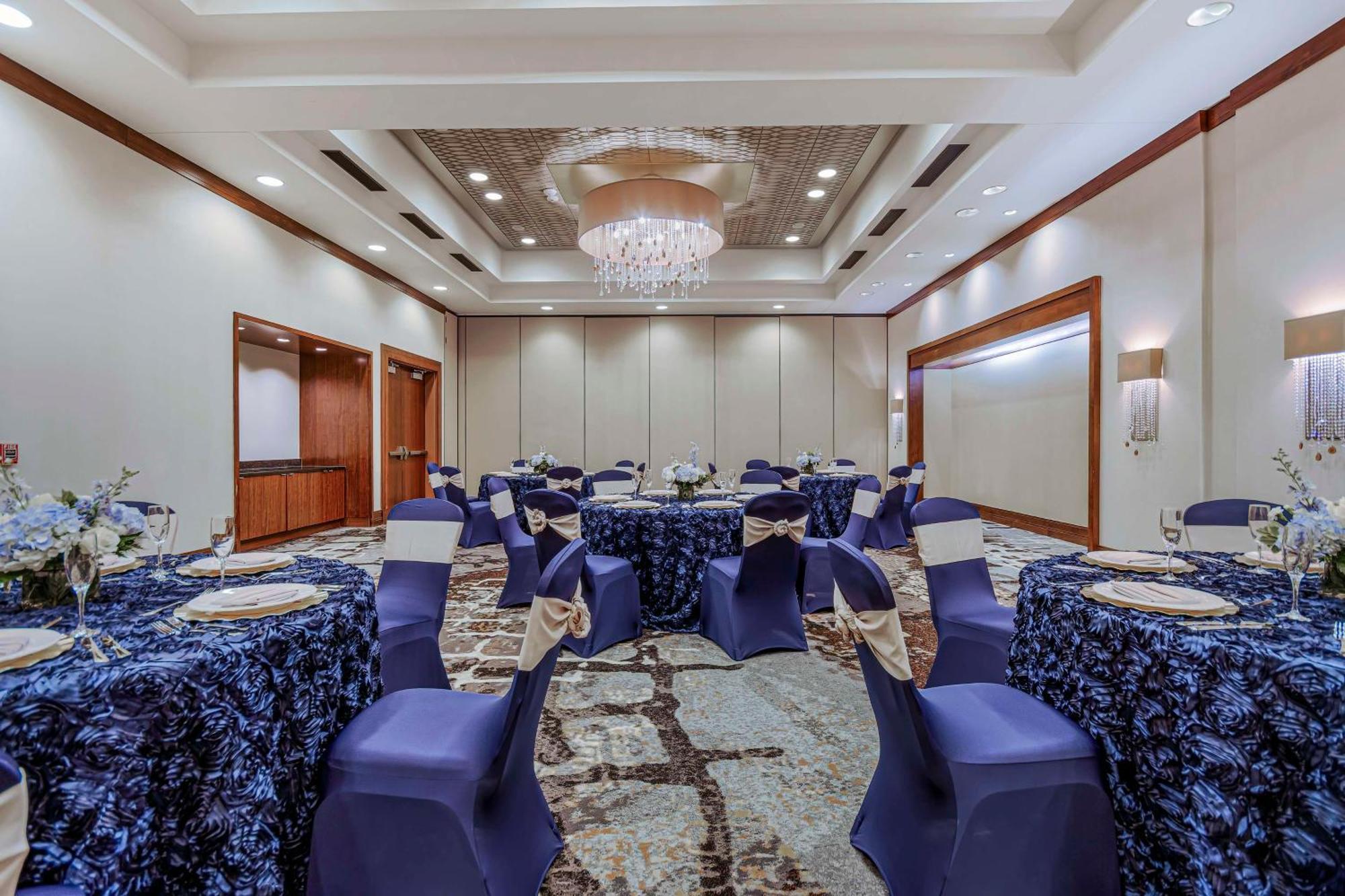 Embassy Suites Houston - Downtown Екстериор снимка