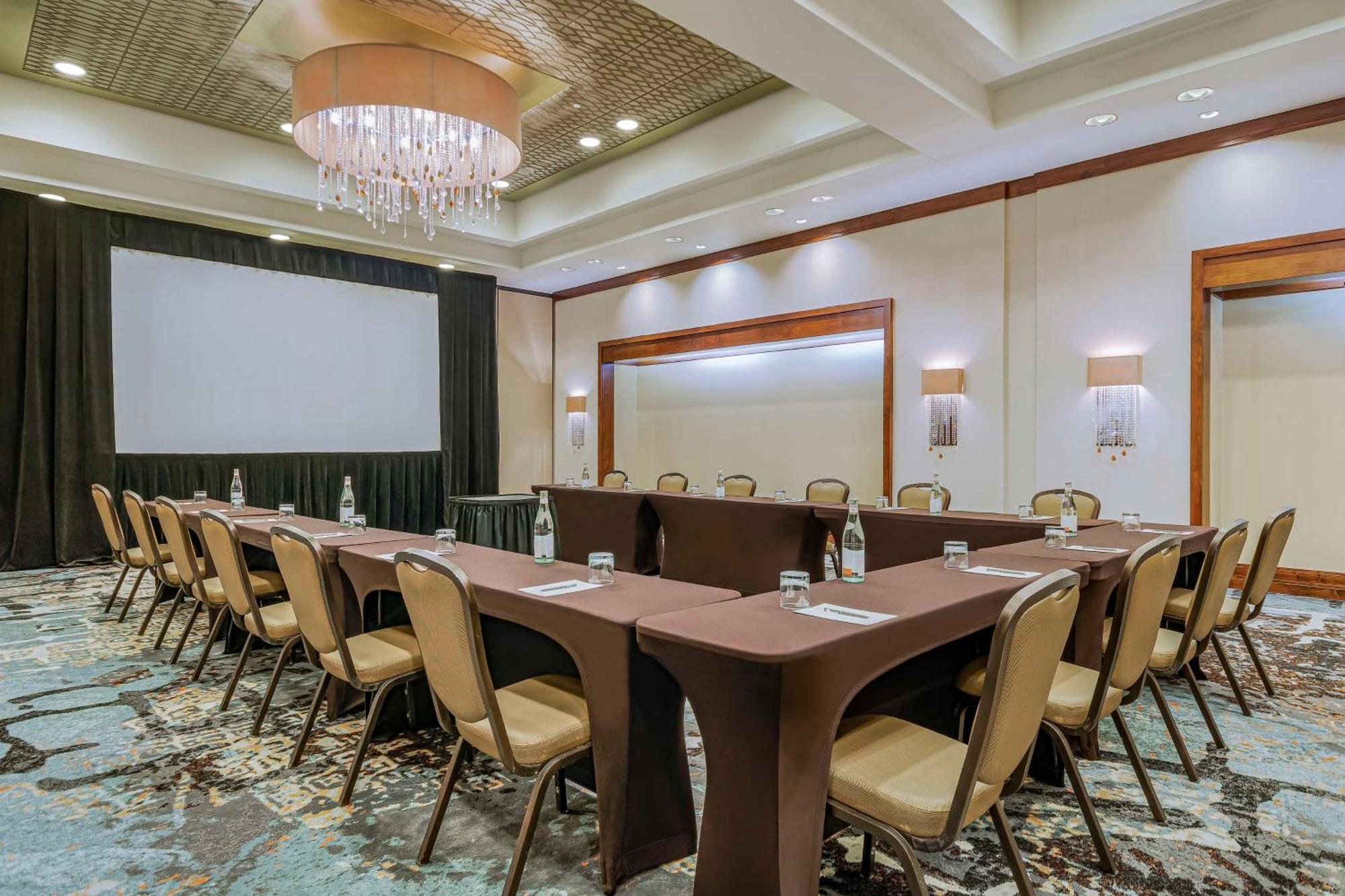 Embassy Suites Houston - Downtown Екстериор снимка