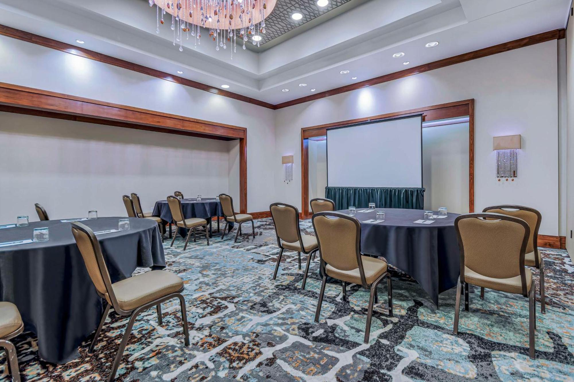 Embassy Suites Houston - Downtown Екстериор снимка