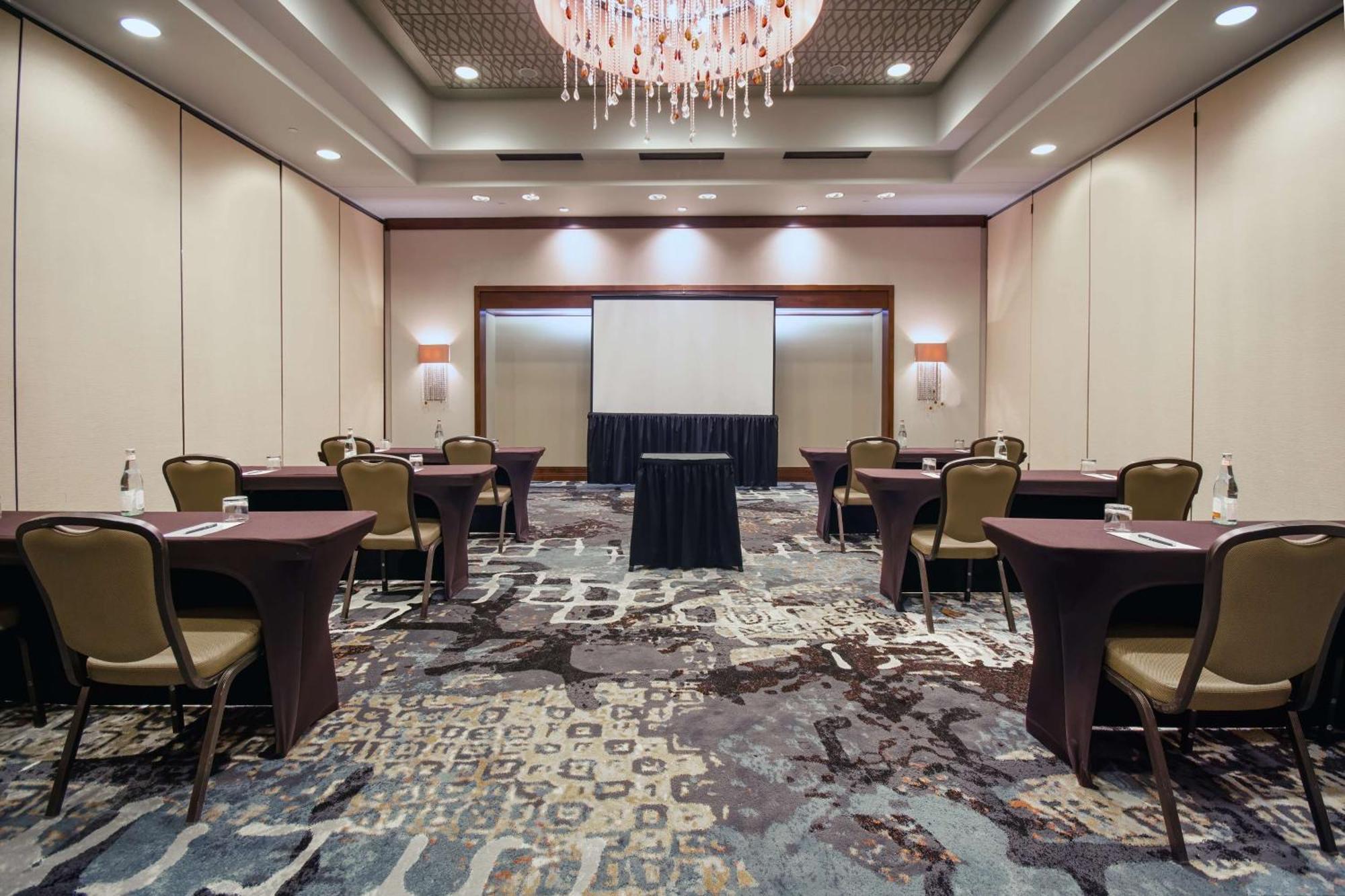 Embassy Suites Houston - Downtown Екстериор снимка