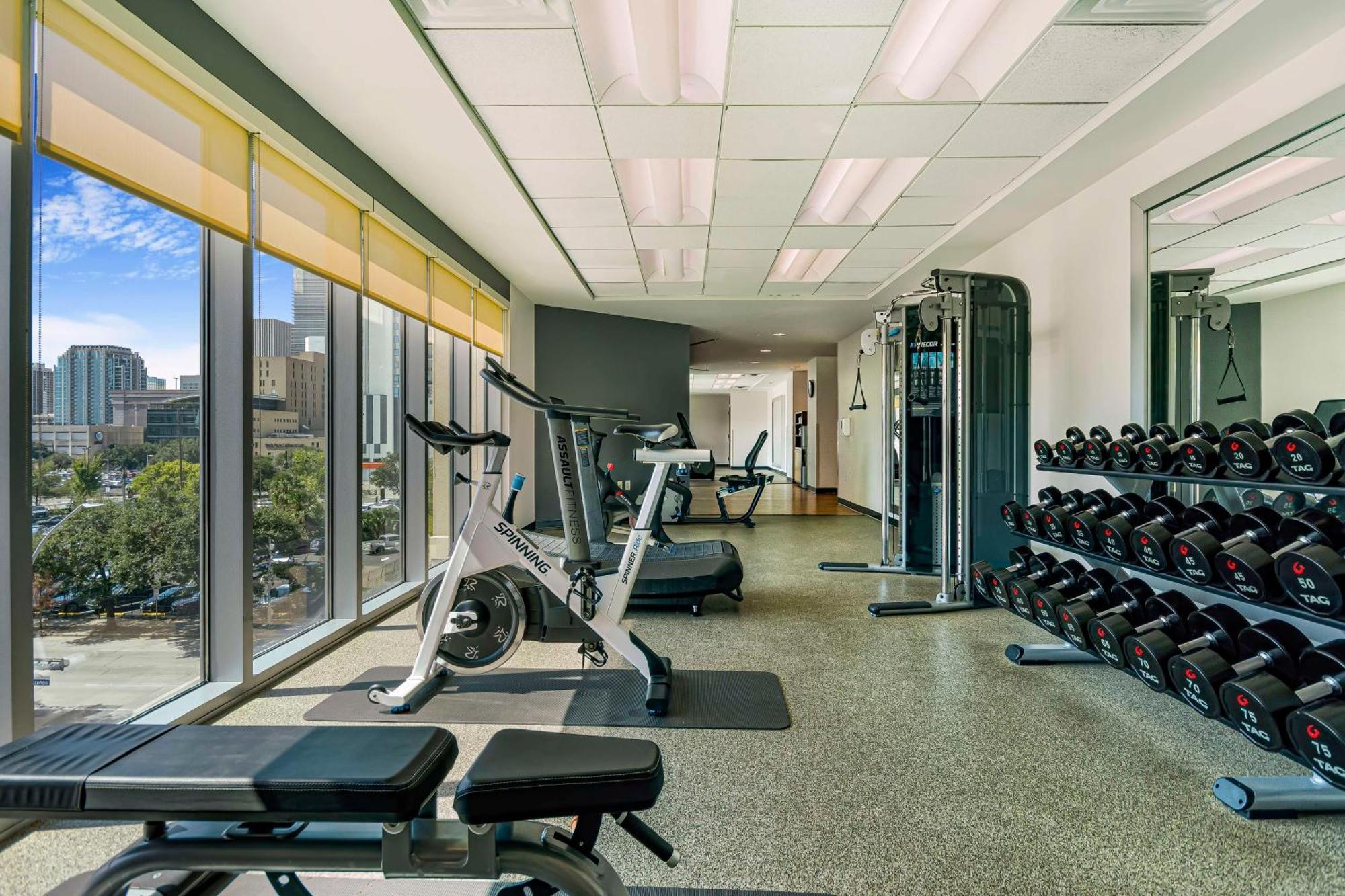 Embassy Suites Houston - Downtown Екстериор снимка