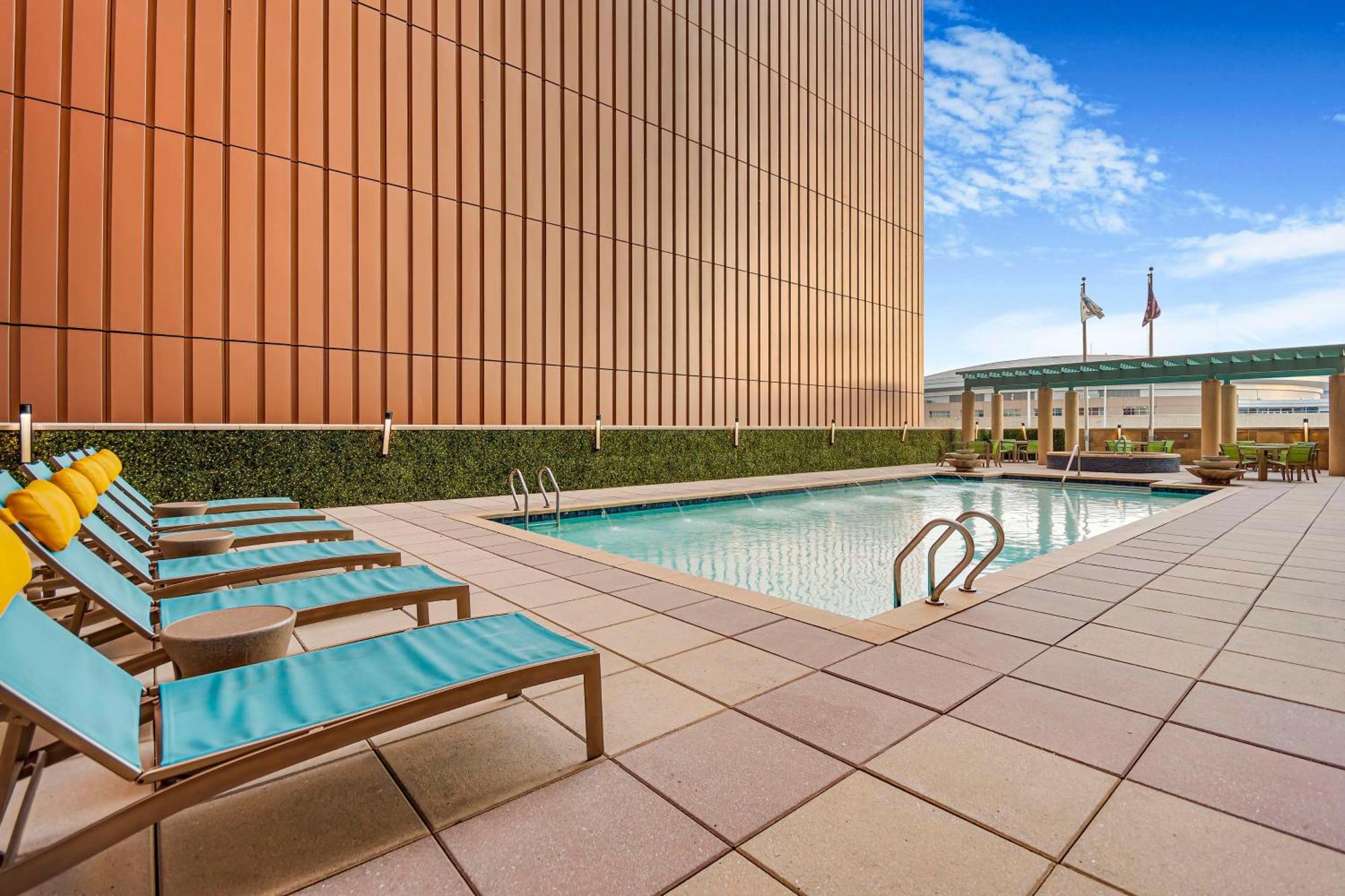 Embassy Suites Houston - Downtown Екстериор снимка