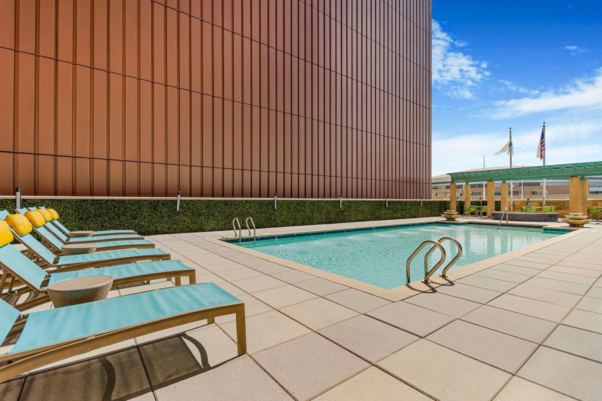 Embassy Suites Houston - Downtown Екстериор снимка