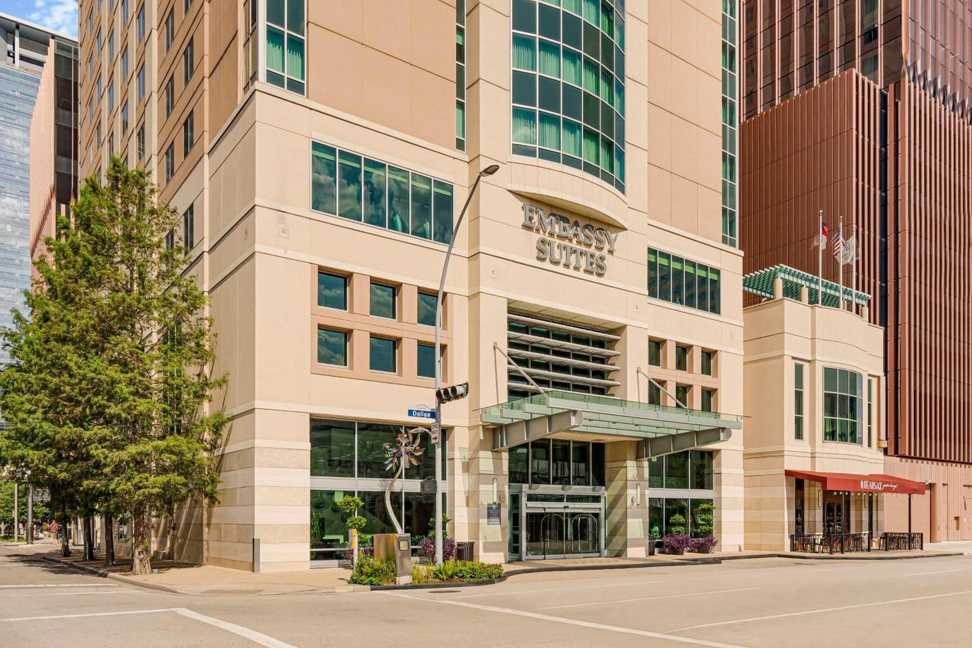 Embassy Suites Houston - Downtown Екстериор снимка