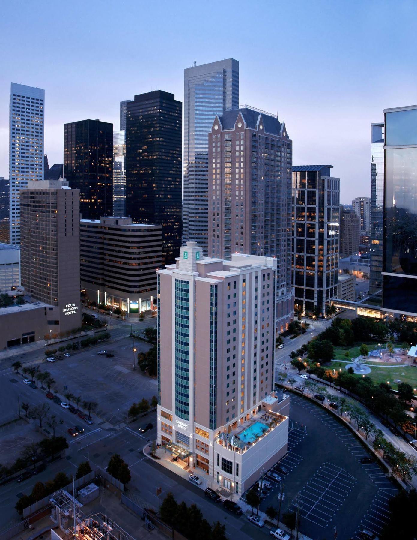 Embassy Suites Houston - Downtown Екстериор снимка